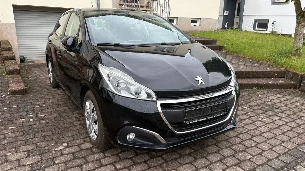 Gebraucht Peugeot 208 Active 82 PS (60 kW) 2017 Schwarz Kleinwagen