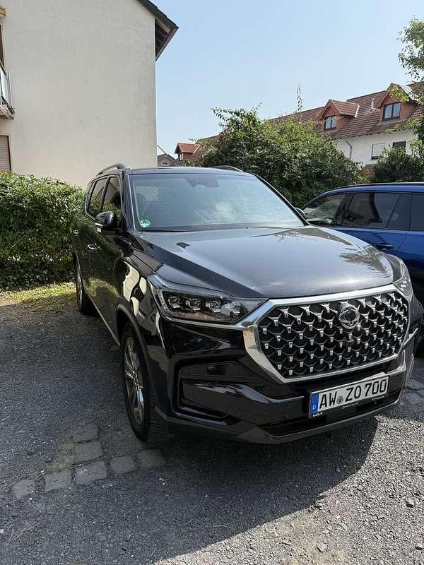 Schwarz Gebraucht 2022 Ssangyong Rexton Sapphire SUV | 36.290 € (Fairer Preis) - Bild 1/2