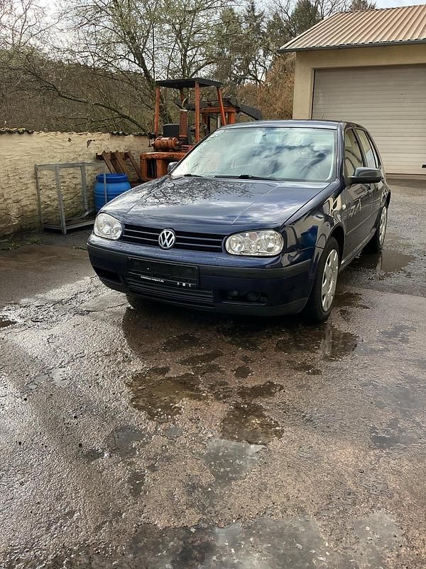 Gebraucht VW Golf IV 105 PS (77 kW) 2001 Blau Kleinwagen
