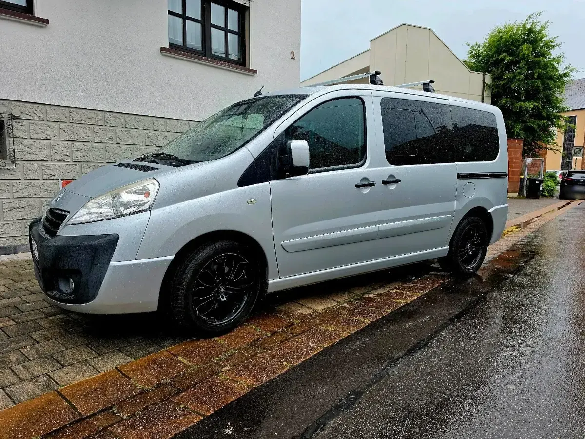 Gebraucht Peugeot TePee Allure 163 PS (119 kW) 2012 Silber Van / Kleinbus