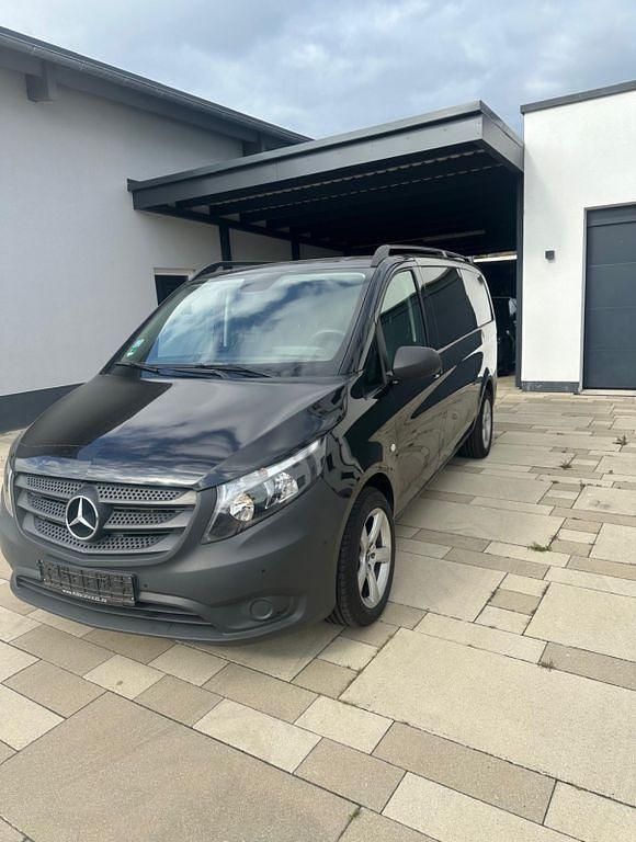 Schwarz Gebraucht 2018 Mercedes Vito Van / Kleinbus | 25.999 € - Bild 1/4