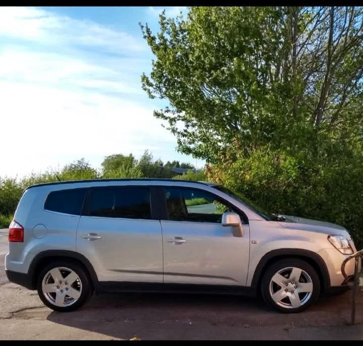 Silber Gebraucht 2013 Chevrolet Orlando LTZ Van / Kleinbus | 6.990 € (Etwas zu teuer) - Bild 1/4
