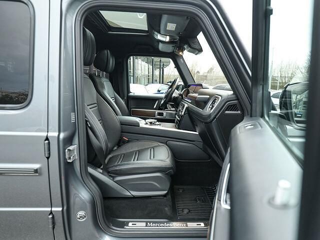 Gebraucht Mercedes G400 Night 330 PS (242 kW) 2022 Grau / selenitgrau (metallic) SUV