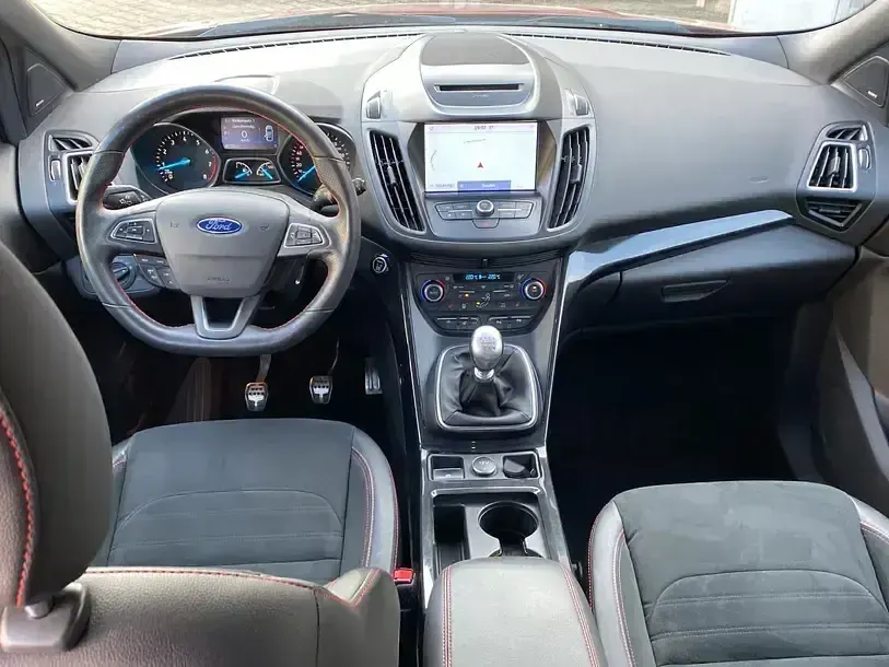 Używany Ford Kuga ST-Line 150 KM (110 kW) 2019 Czerwony SUV