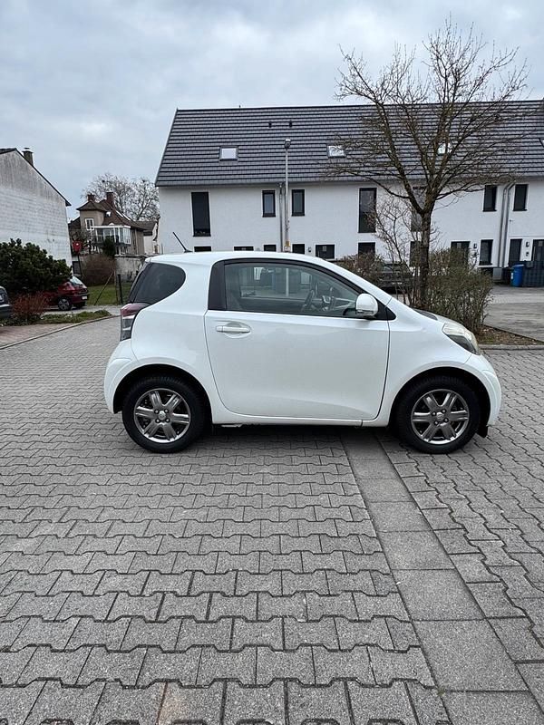 Gebraucht Toyota iQ 68 PS (50 kW) 2009 Weiß Kleinwagen