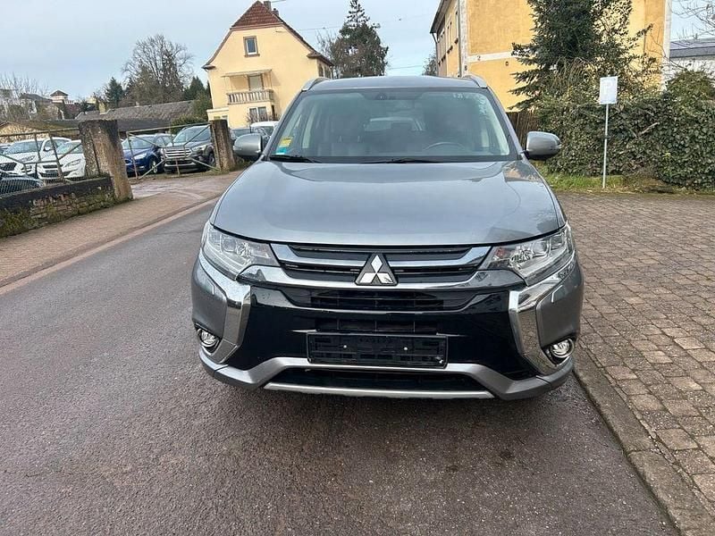 Gebraucht Mitsubishi Outlander P-HEV Plus 121 PS (88 kW) 2017 Grau SUV