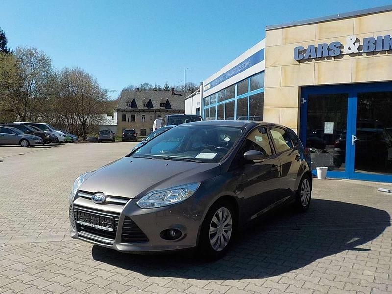 Gebraucht Ford Focus Trend 125 PS (91 kW) 2013 Brisbane braun (met.) Kleinwagen