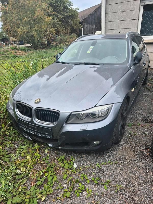Silber Gebraucht 2012 BMW 320 Kombi | 3.500 € (Superpreis) - Bild 1/4
