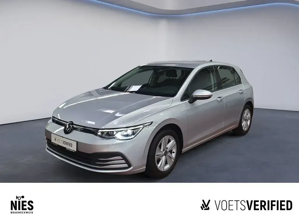 Gebraucht VW Golf VIII Life 131 PS (96 kW) 2024 Silber Limousine