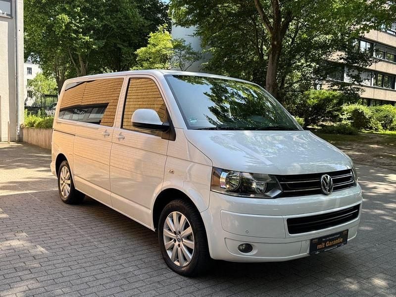 Gebraucht VW Multivan Team 179 PS (131 kW) 2011 Candyweiss Van / Kleinbus