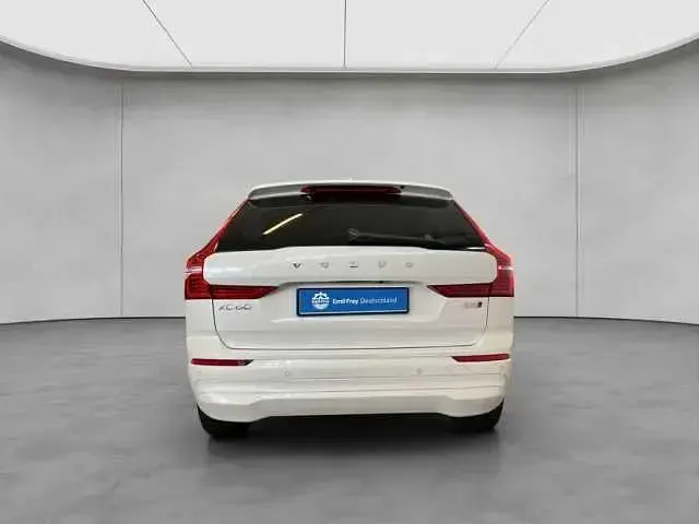Gebraucht Volvo XC60 Core 250 PS (183 kW) 2024 Weiß SUV
