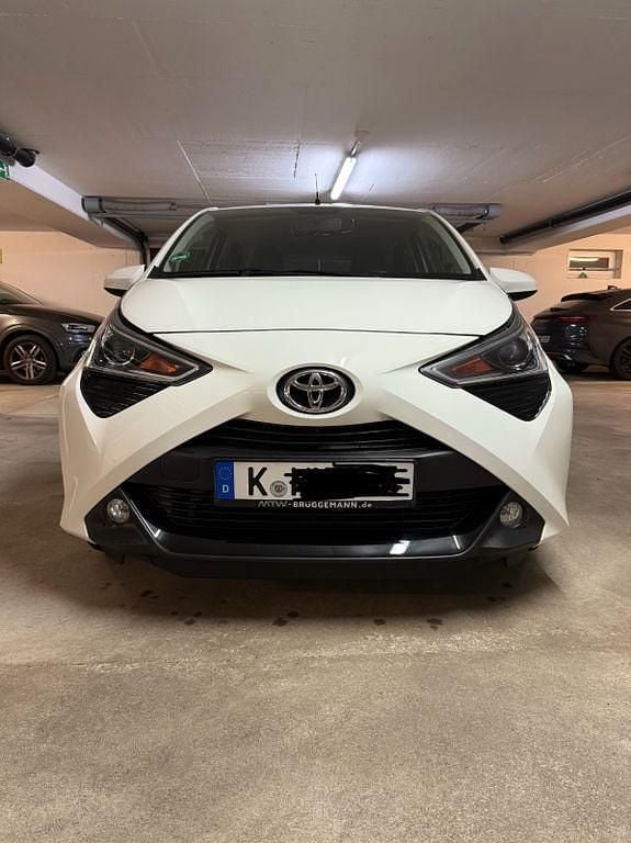 Gebraucht Toyota Aygo X X-play 72 PS (52 kW) 2021 Weiß SUV