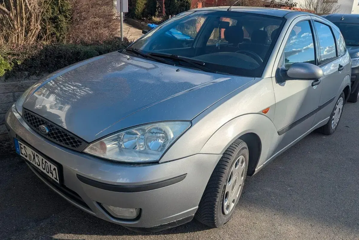 Gebraucht Ford Focus 101 PS (74 kW) 2003 Silber Limousine