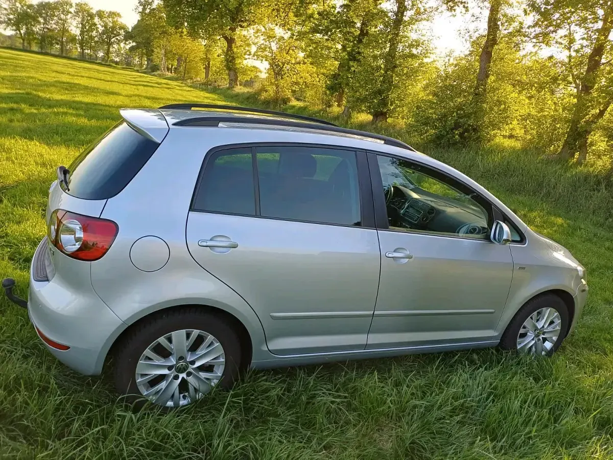 Second-hand VW Golf VII 105 CP (77 kW) 2013 Argintiu Berlinǎ