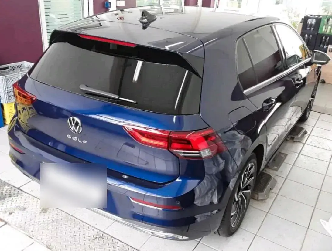 Gebraucht VW Golf VIII 150 PS (110 kW) 2020 Blau Kleinwagen