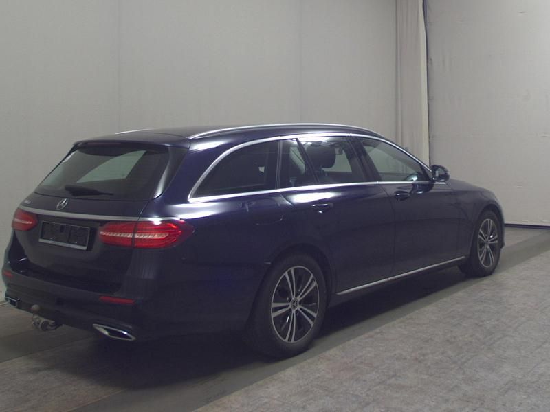 Gebraucht Mercedes E300 Avantgarde 245 PS (180 kW) 2019 Blau Kombi