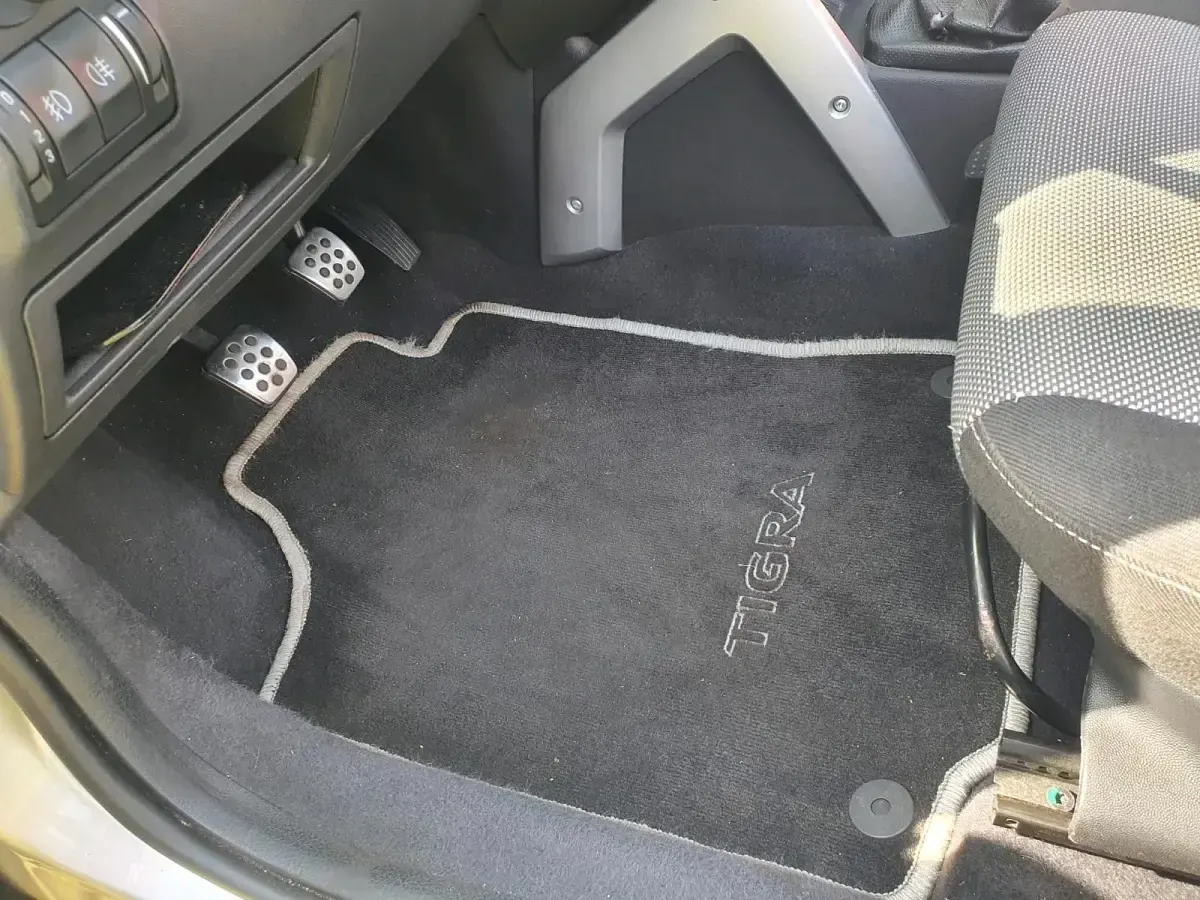 Gebraucht Opel Tigra 125 PS (91 kW) 2005 Silber Cabrio