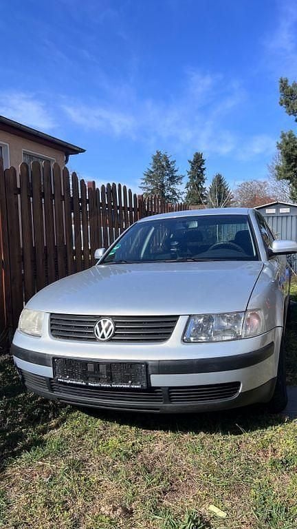 Gebraucht VW Passat 101 PS (74 kW) 1997 Silber Limousine