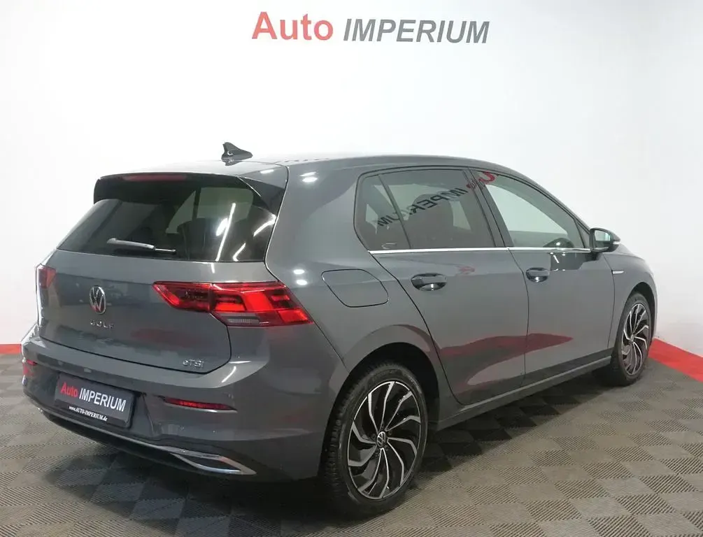 Gebraucht VW Golf VIII Style 131 PS (96 kW) 2023 Grau Limousine