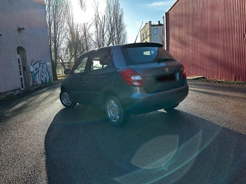 Gebraucht Skoda Fabia 69 PS (50 kW) 2010 Grau Limousine