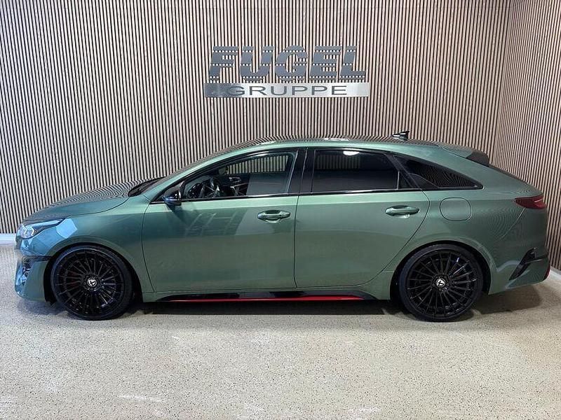 Gebraucht Kia ProCeed Sport 204 PS (150 kW) 2023 Experience green met. Limousine