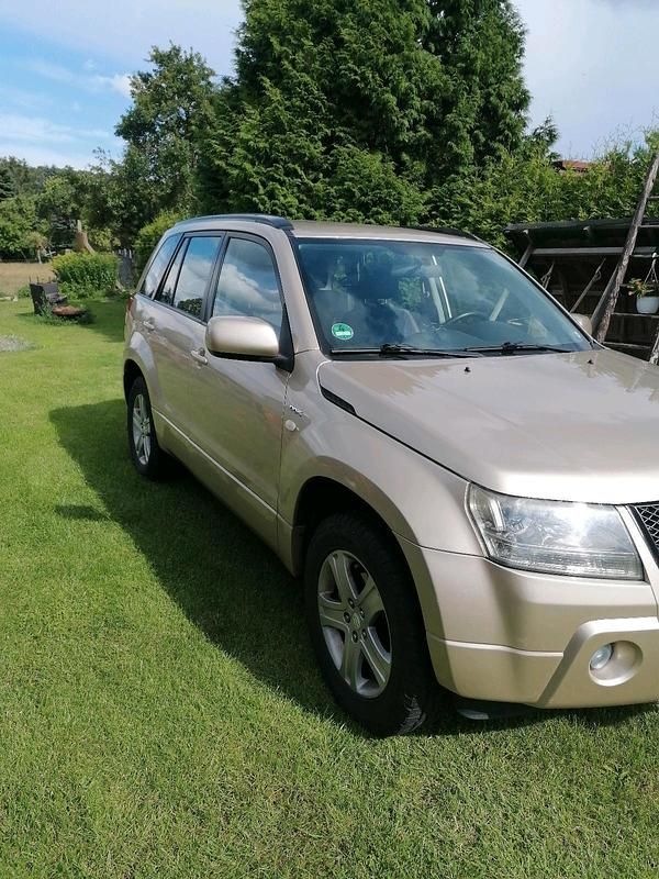 Gold Gebraucht 2009 Suzuki Grand Vitara SUV | 8.500 € (Etwas zu teuer) - Bild 1/4