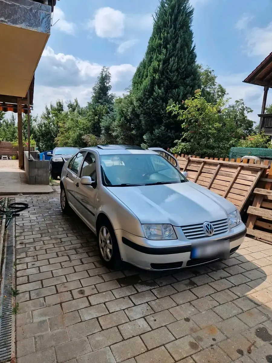 Gebraucht VW Bora 105 PS (77 kW) 2001 Grau Limousine