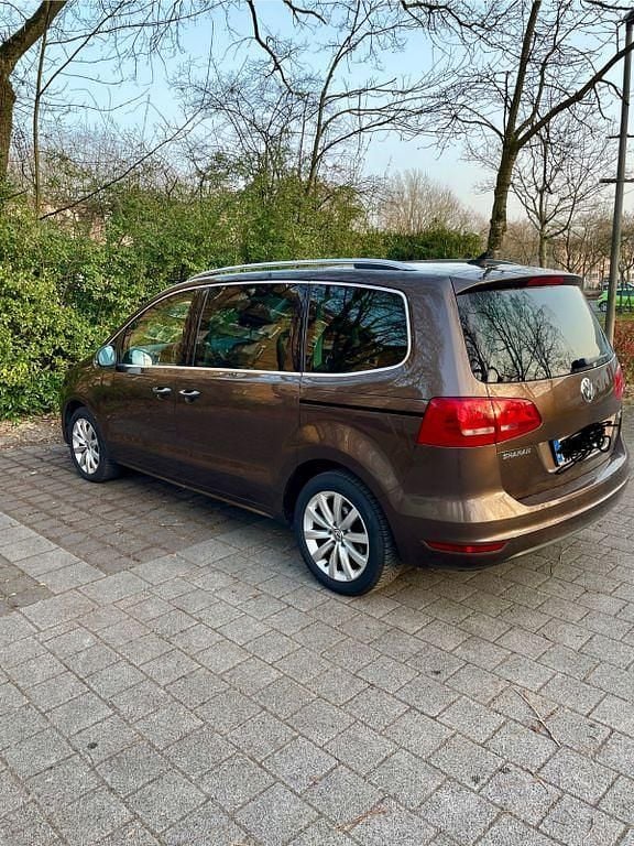 Gebraucht VW Sharan Comfortline 170 PS (125 kW) 2012 Braun Van / Kleinbus