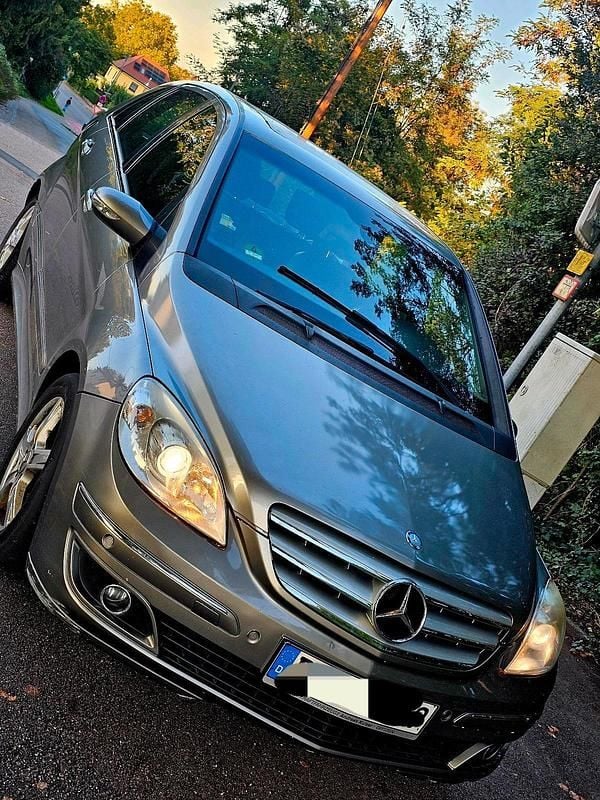 Grau Gebraucht 2006 Mercedes B200 Van / Kleinbus | 1.500 € (Superpreis) - Bild 1/4