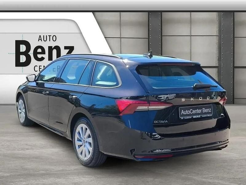 Neu Skoda Octavia Selection 116 PS (85 kW) 2025 Grau Kombi