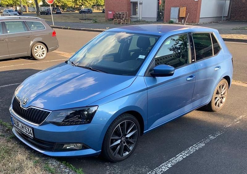 Gebraucht Skoda Fabia 90 PS (66 kW) 2015 Blau Limousine