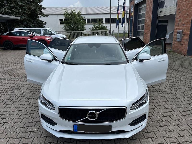 Gebraucht Volvo V90 Momentum 190 PS (139 kW) 2019 Weiß Kombi