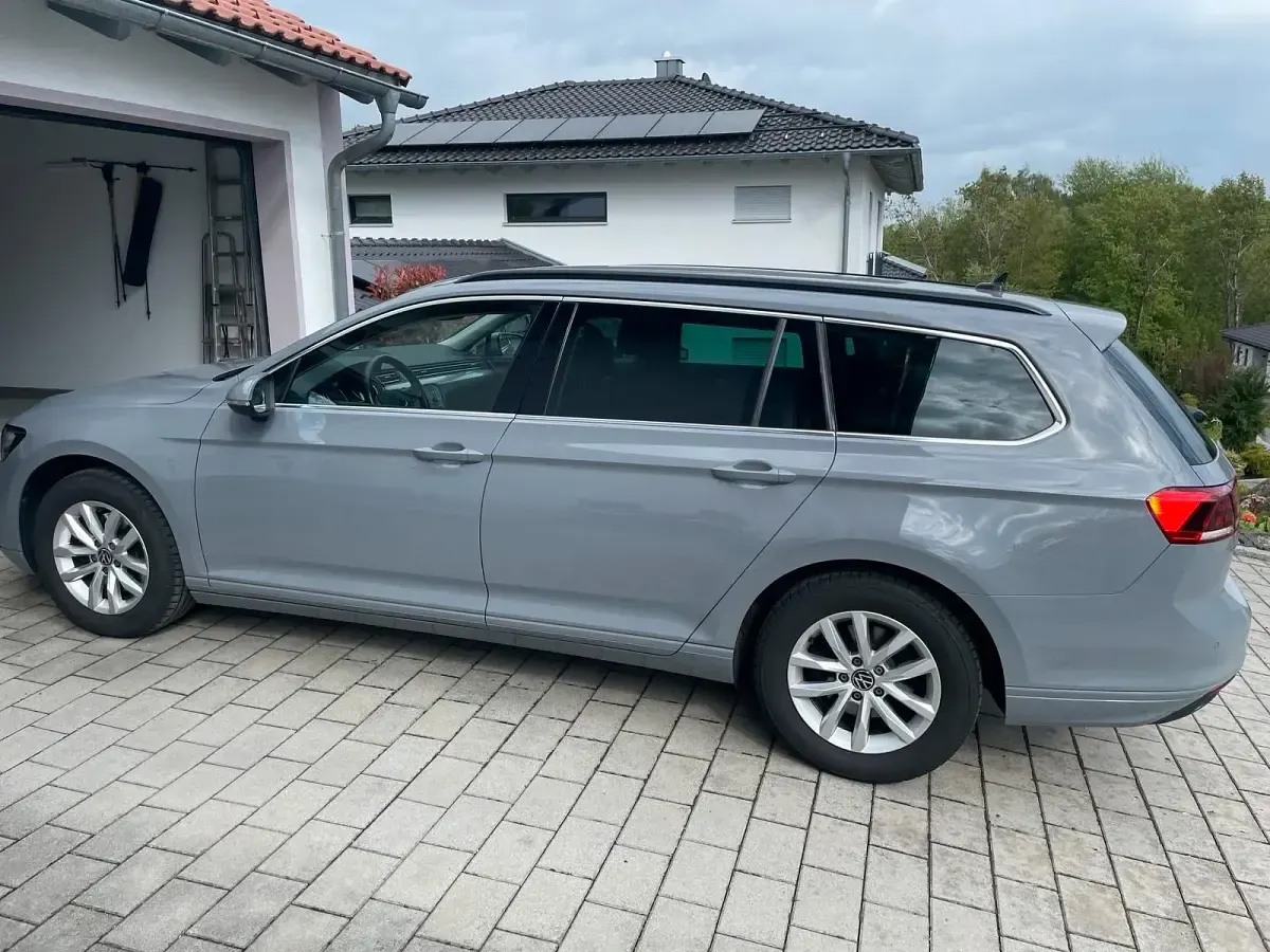 Gebraucht VW Passat 150 PS (110 kW) 2022 Grau Kombi