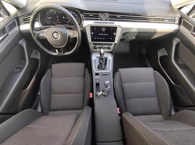 Gebraucht VW Passat Comfortline 190 PS (139 kW) 2019 Mangangrau metallic Kombi