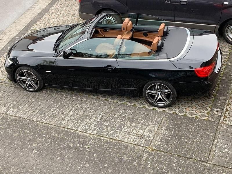 Gebraucht BMW 320 Cabriolet Exclusive 170 PS (125 kW) 2011 Schwarz Cabrio