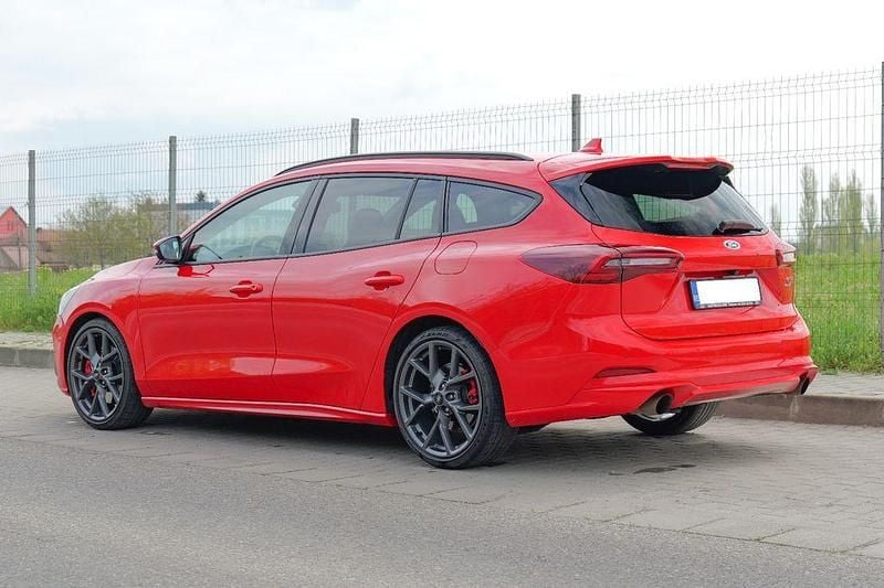 Usado Ford Focus ST 280 CV (205 kW) 2025 Rojo Berlina