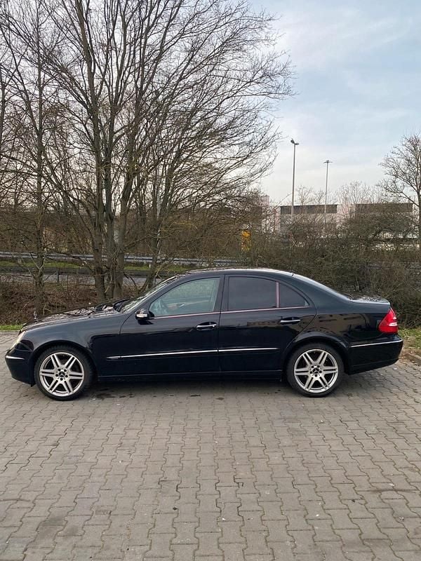 Gebraucht Mercedes E280 190 PS (139 kW) 2006 Schwarz Limousine