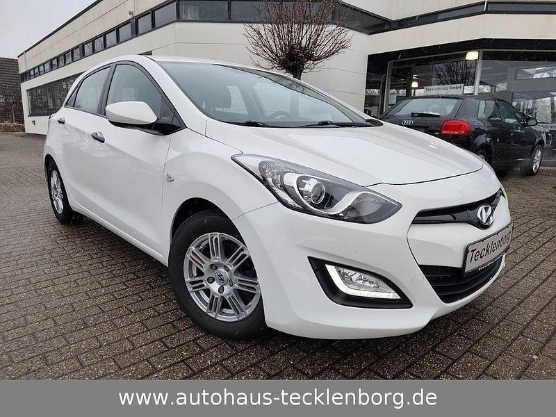 Gebraucht Hyundai i30 99 PS (72 kW) 2014 Weiß Limousine