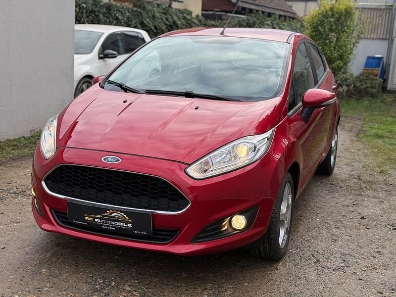 Rot Gebraucht 2016 Ford Fiesta Celebration Limousine | 5.000 € (Fairer Preis) - Bild 1/4