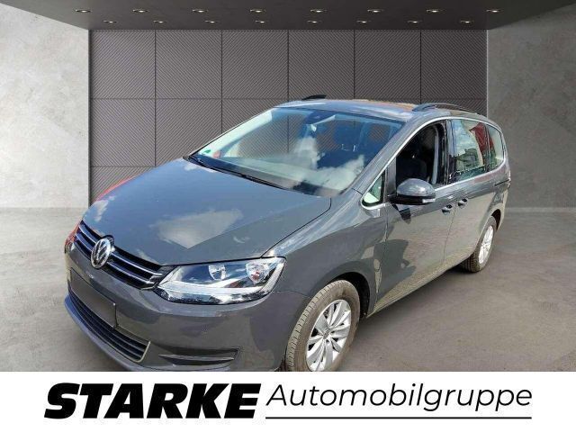 Braun (black oak brown metallic) Gebraucht 2018 VW Sharan Comfortline Van / Kleinbus | 32.930 € - Bild 1/3