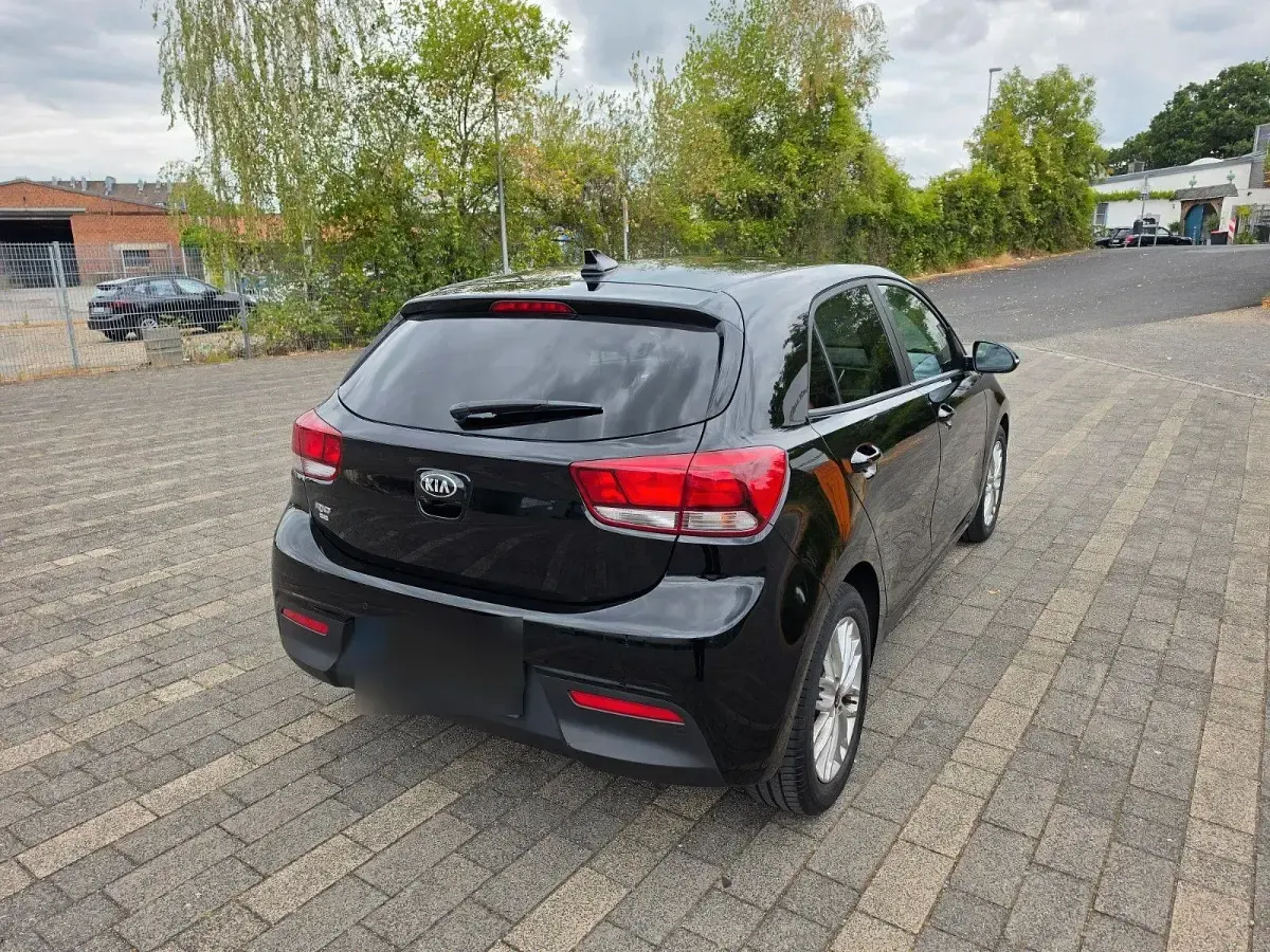 Gebraucht Kia Rio DREAM-TEAM Edition 84 PS (61 kW) 2020 Schwarz Limousine