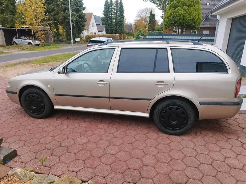 Gold Gebraucht 2005 Skoda Octavia Kombi | 1.999 € (Guter Preis) - Bild 1/4