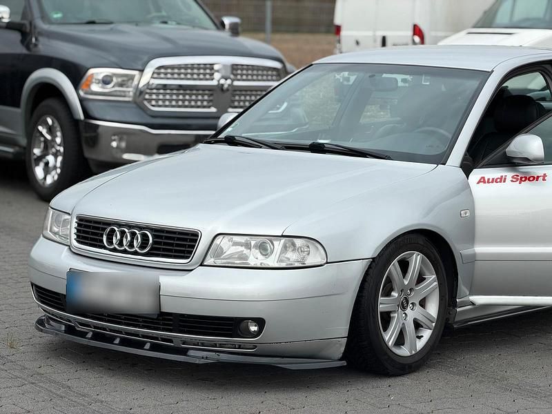 Second-hand Audi A4 100 CP (73 kW) 2000 Gri Berlinǎ