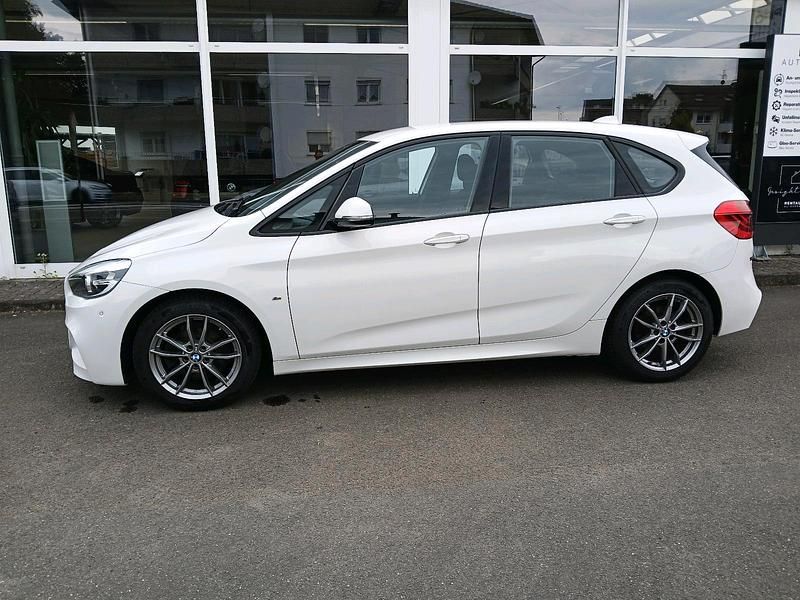Weiß Gebraucht 2016 BMW 218 Active Tourer M Sport Van / Kleinbus | 11.000 € (Guter Preis) - Bild 1/4
