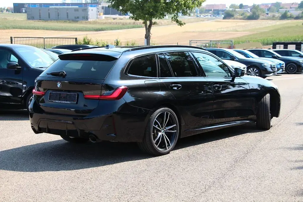 Gebraucht BMW 320 M Sport 190 PS (139 kW) 2024 Schwarz Kombi