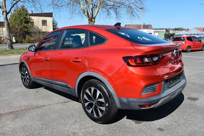 Gebraucht Renault Arkana Zen 140 PS (102 kW) 2022 Rot SUV