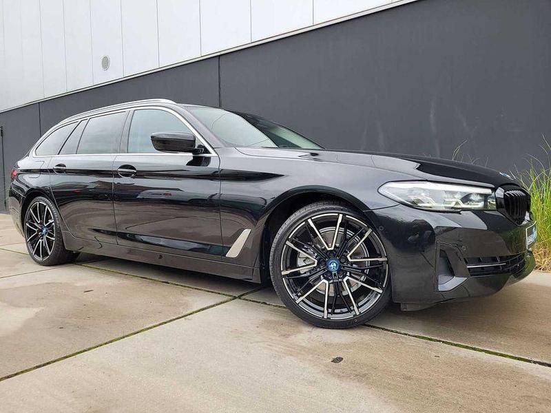 Schwarz Gebraucht 2020 BMW 518 Sport Line Kombi | 23.890 € (Etwas zu teuer) - Bild 1/4