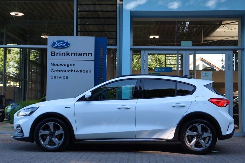 Gebraucht Ford Focus Active X 125 PS (91 kW) 2022 Weiß Limousine