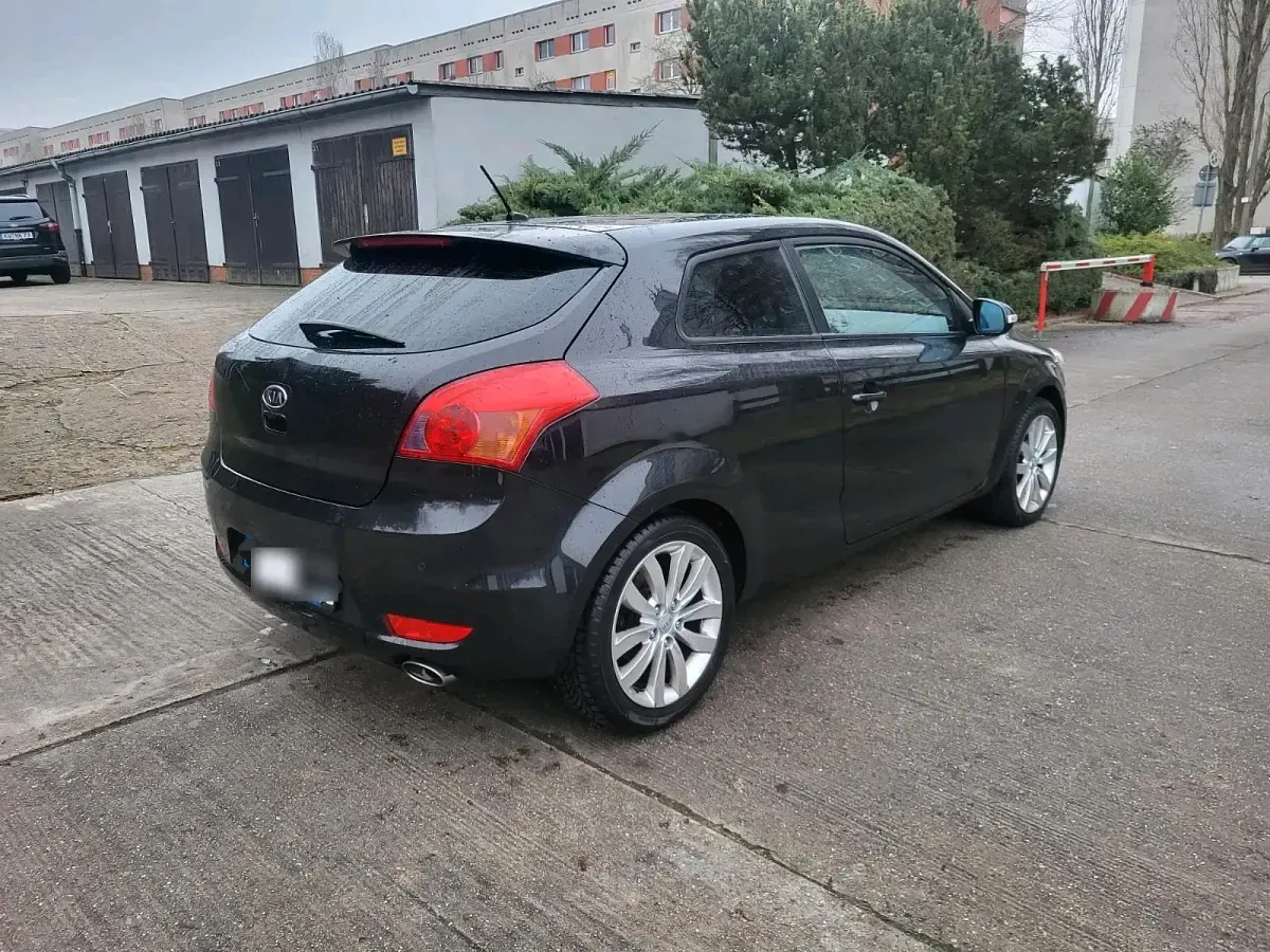 Używany Kia Ceed 125 KM (91 kW) 2011 Czarny Hatchback