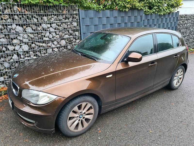 Braun Gebraucht 2009 BMW 120 Kleinwagen | 2.890 € (Superpreis) - Bild 1/4